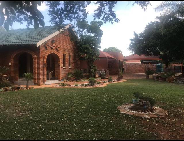 4 BEDROOM HOUSE FOR SALE IN CHROOM PARK